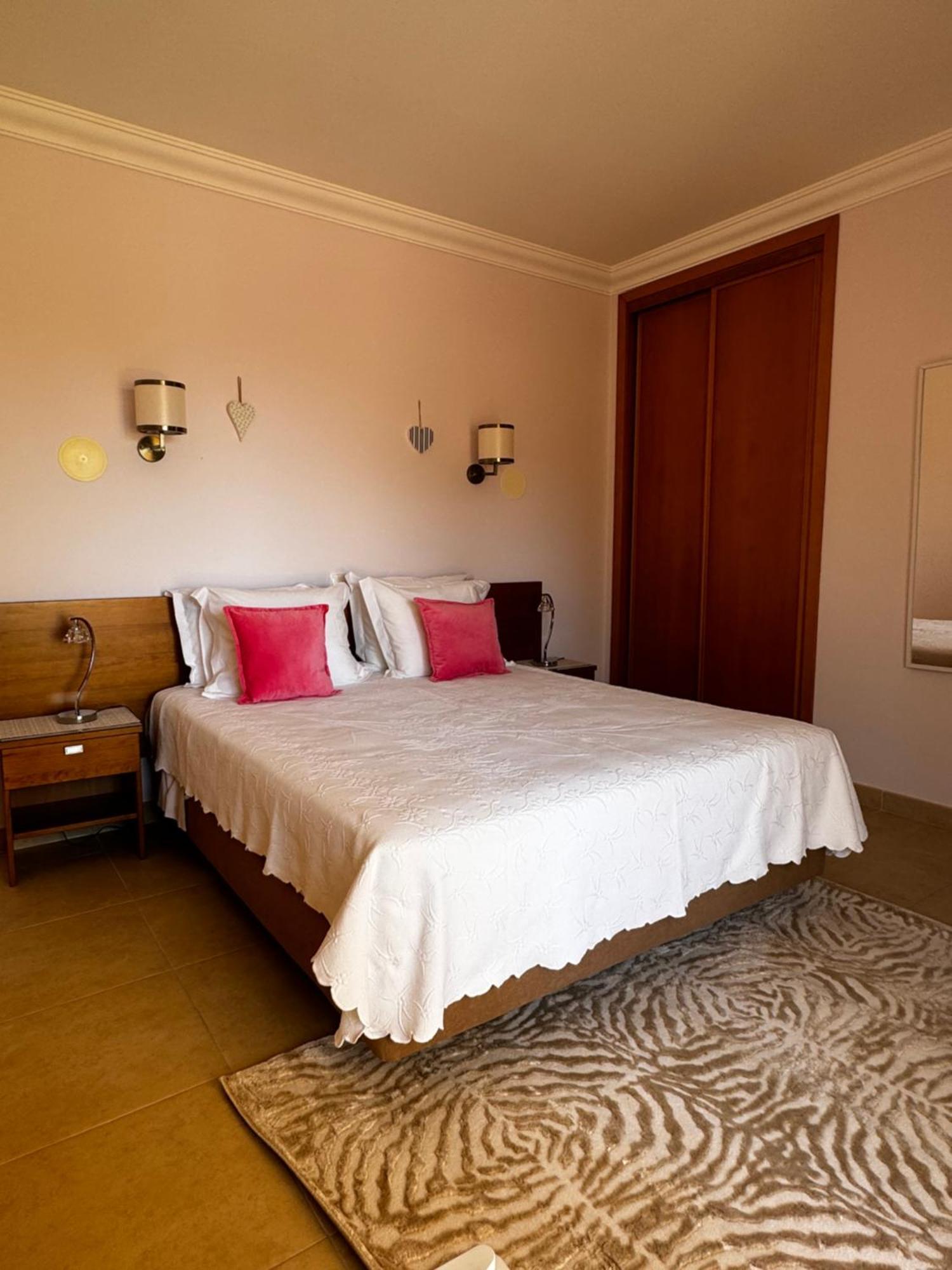 Lucie Lime Guesthouse Praia Da Luz Bagian luar foto