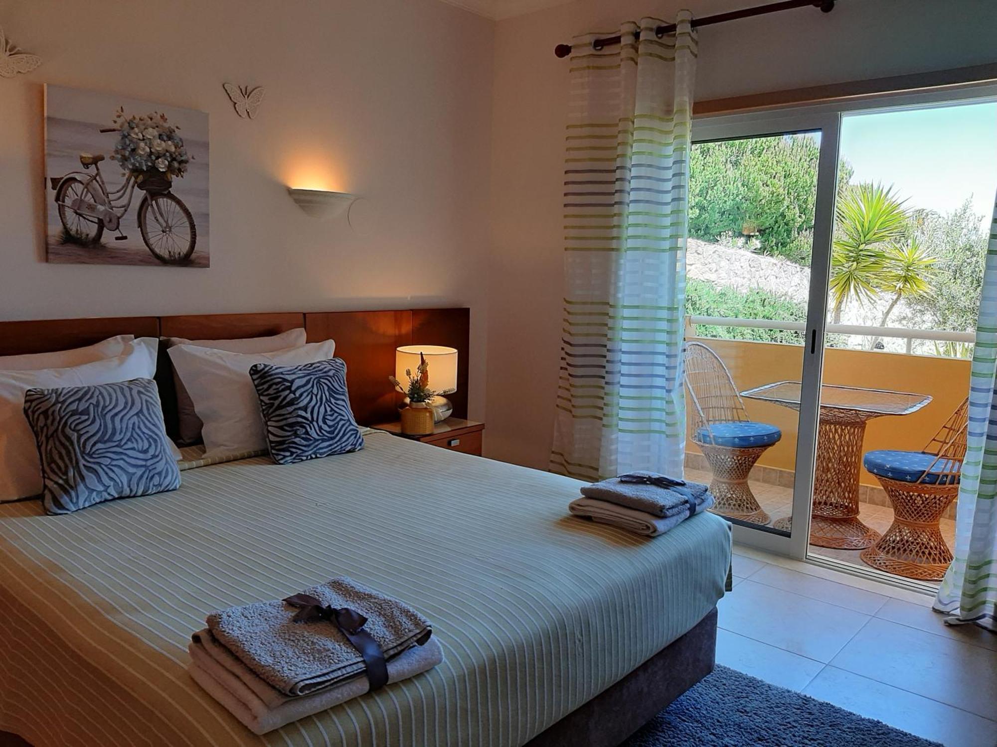 Lucie Lime Guesthouse Praia Da Luz Bagian luar foto