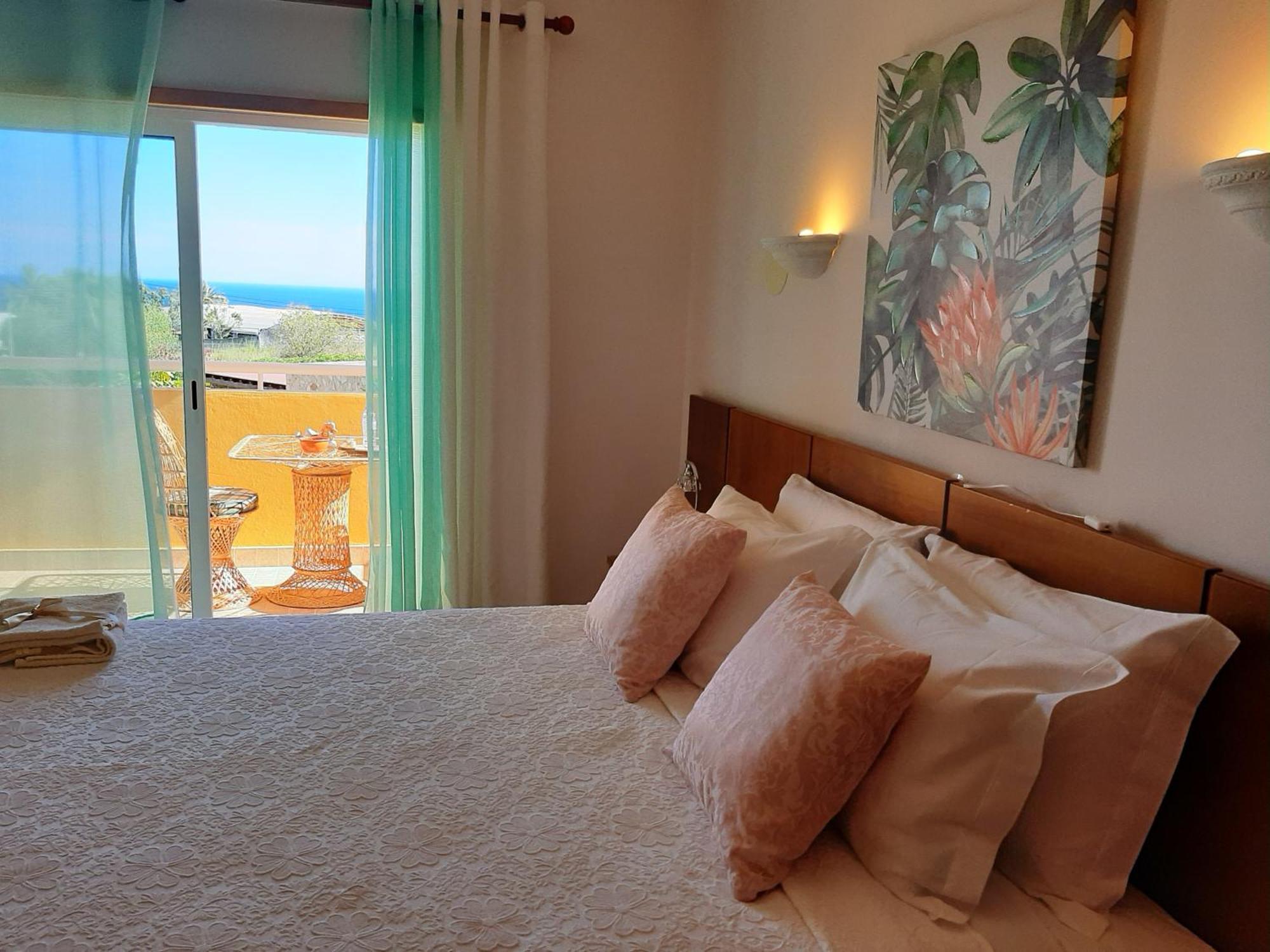 Lucie Lime Guesthouse Praia Da Luz Bagian luar foto
