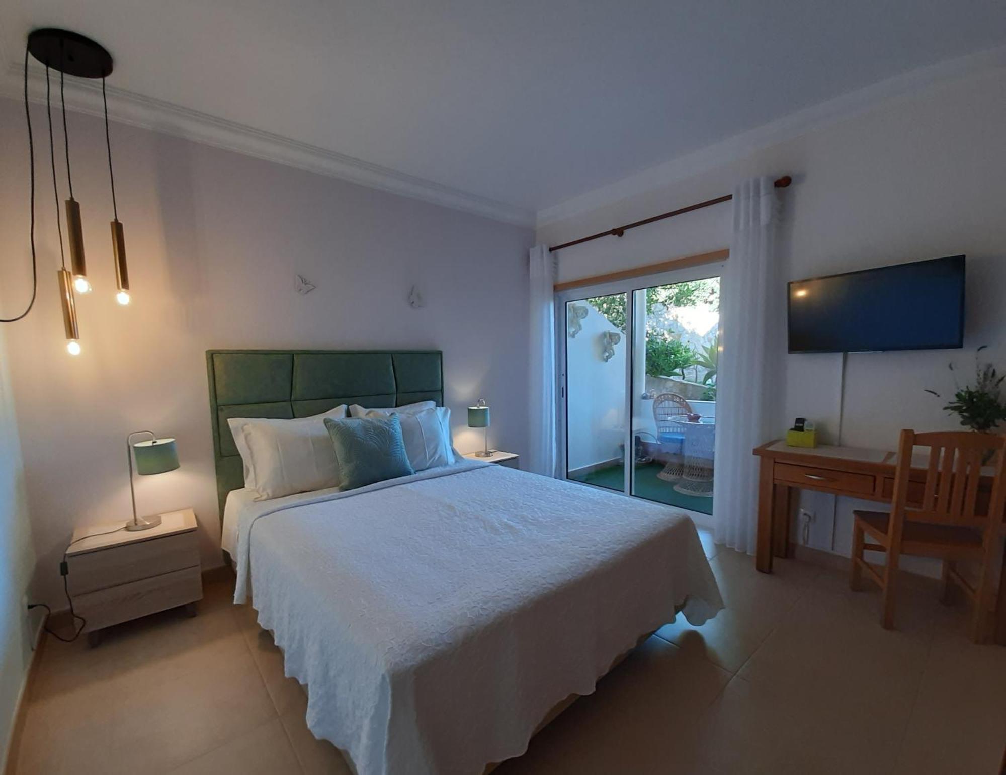 Lucie Lime Guesthouse Praia Da Luz Bagian luar foto